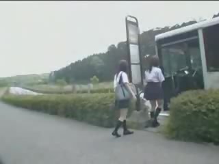 Japonesa señora y maníaco en autobús mov