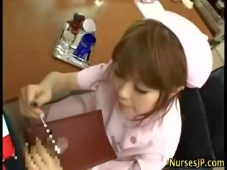 Smutsiga asiatiskapojke sjuksköterska tik