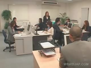 Japán picsa jelentkeznek kötéllel hogy neki iroda szék és szar