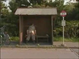 Japans lovers bij bus stoppen
