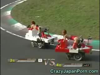 Morsom japansk voksen klipp race!