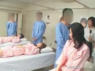 الآسيوية امرأة سمراء فتاة ضربات أشعر قضيب في ال مستشفى